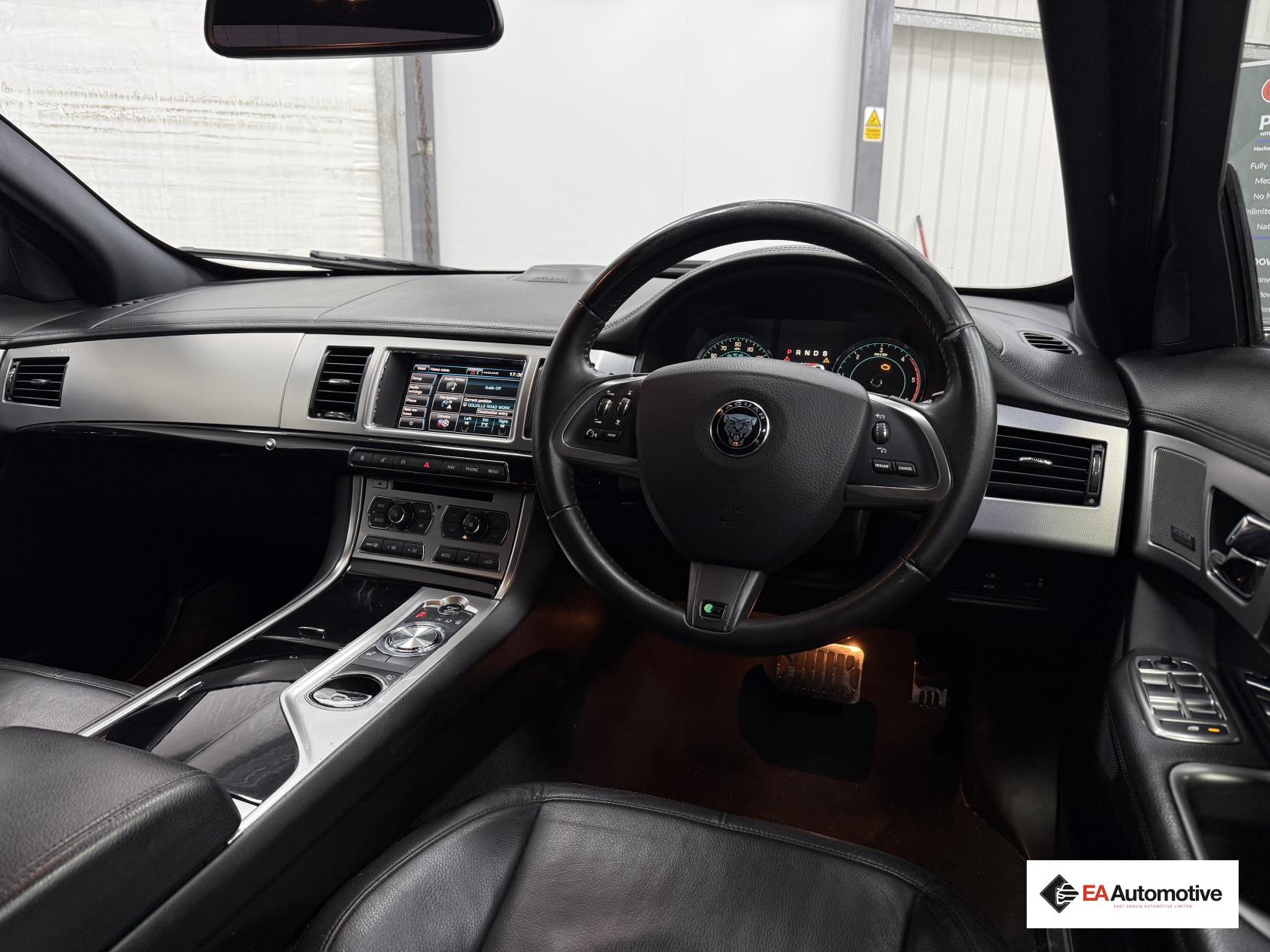 Jaguar XF 2.2d R-Sport Black Saloon 4dr Diesel Auto Euro 5 (s/s) (200 ps)