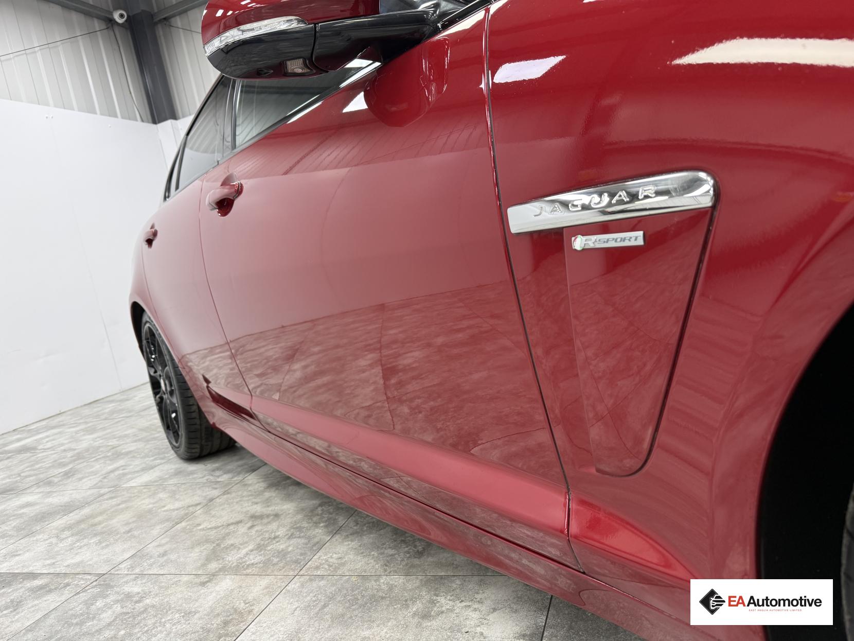 Jaguar XF 2.2d R-Sport Black Saloon 4dr Diesel Auto Euro 5 (s/s) (200 ps)