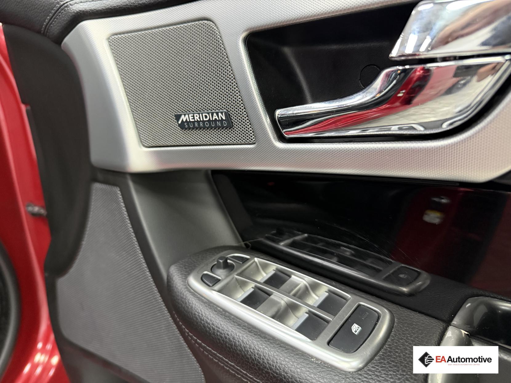 Jaguar XF 2.2d R-Sport Black Saloon 4dr Diesel Auto Euro 5 (s/s) (200 ps)