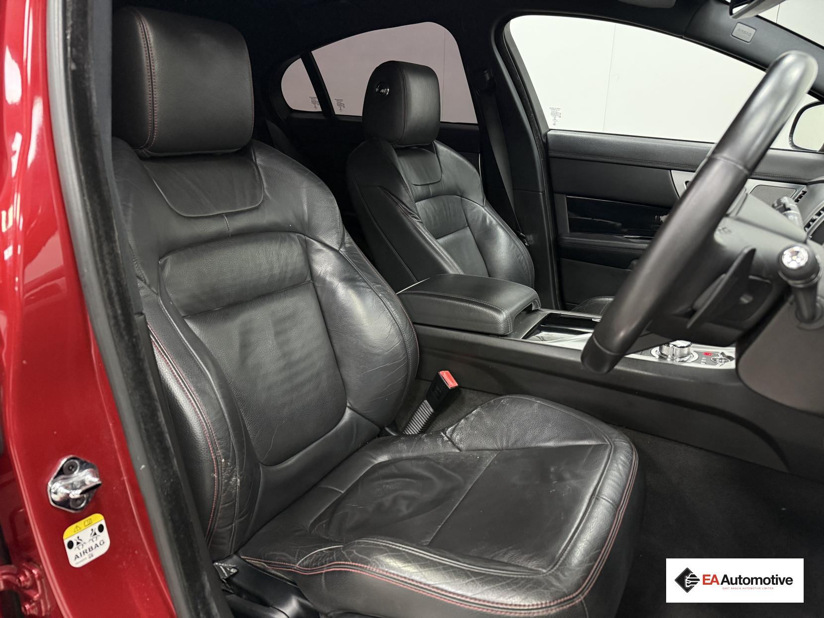 Jaguar XF 2.2d R-Sport Black Saloon 4dr Diesel Auto Euro 5 (s/s) (200 ps)