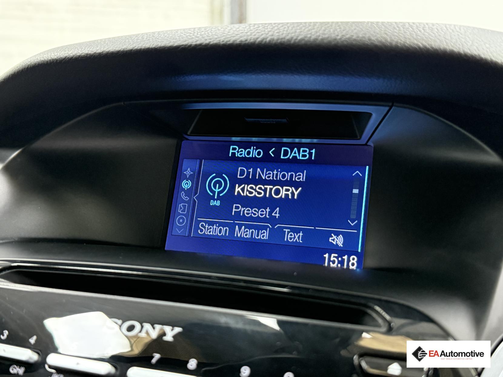 Ford Focus 1.6 Titanium Navigator Hatchback 5dr Petrol Powershift Euro 5 (125 ps)