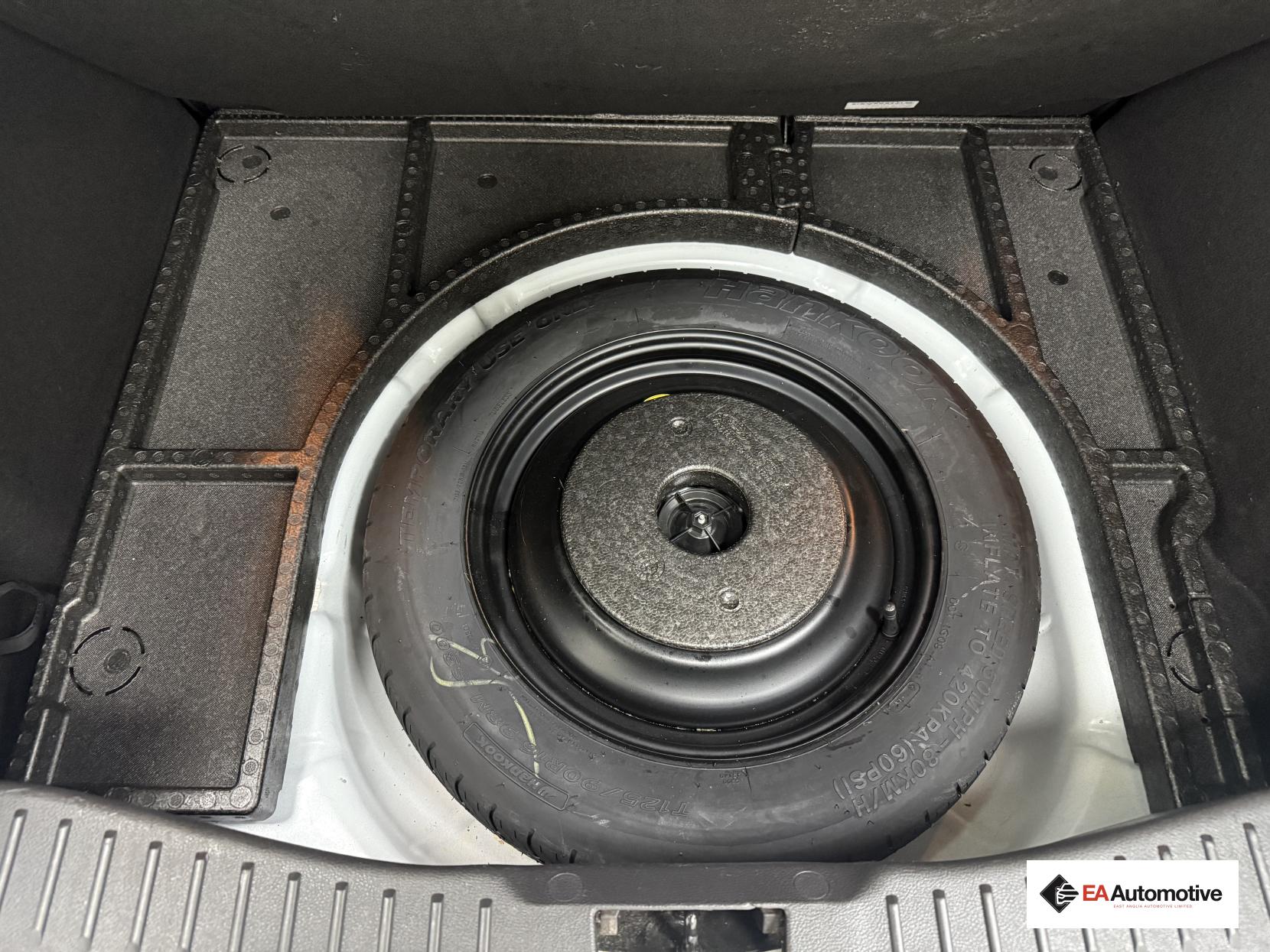 Ford Focus 1.6 Titanium Navigator Hatchback 5dr Petrol Powershift Euro 5 (125 ps)