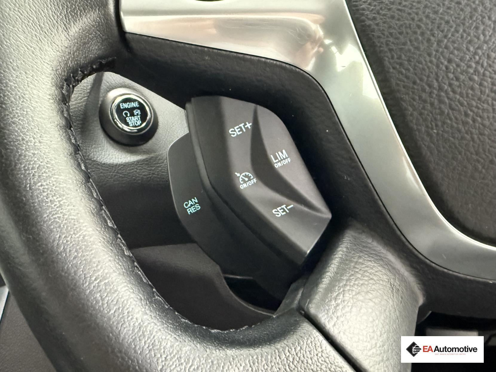 Ford Focus 1.6 Titanium Navigator Hatchback 5dr Petrol Powershift Euro 5 (125 ps)