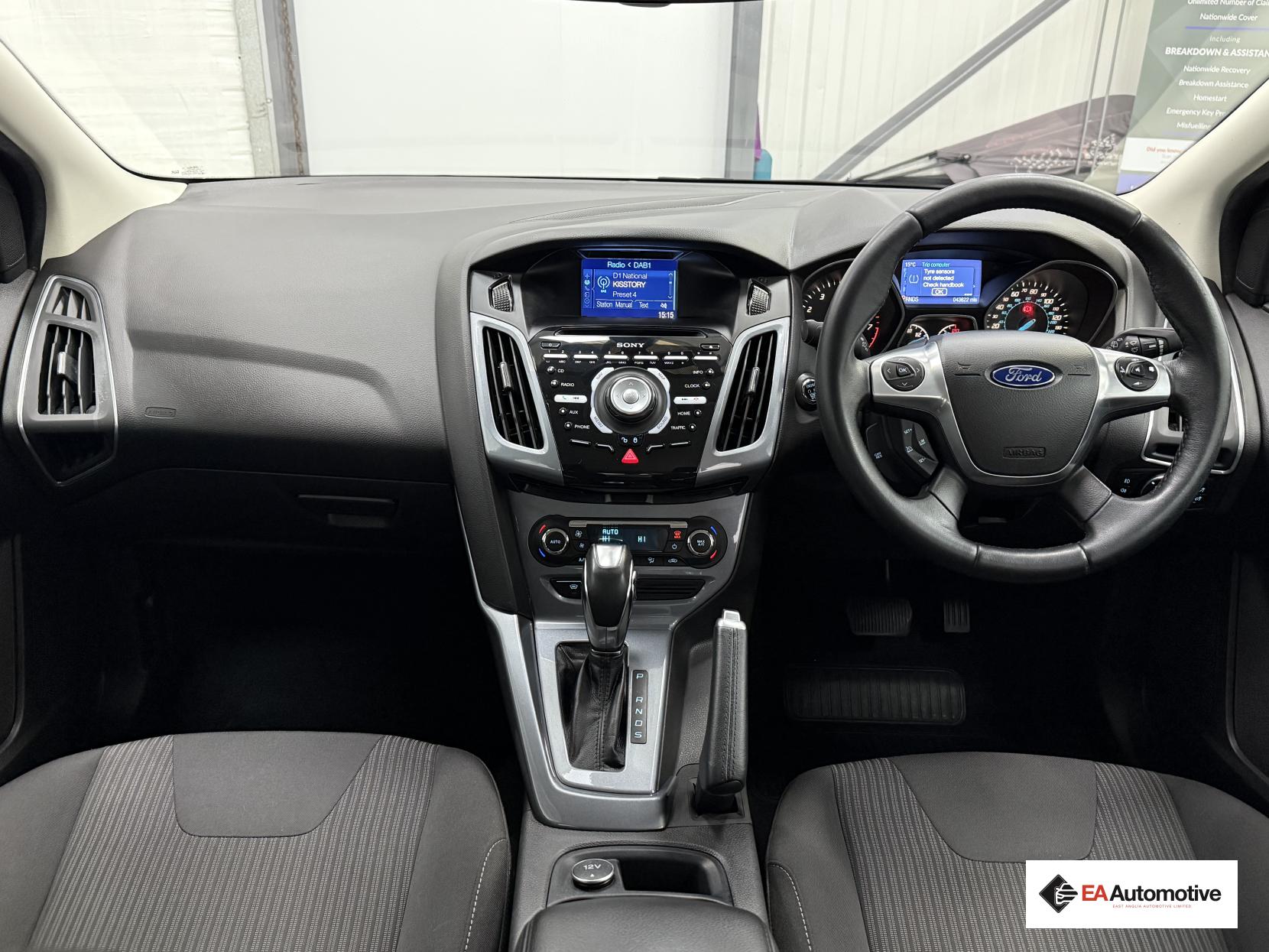 Ford Focus 1.6 Titanium Navigator Hatchback 5dr Petrol Powershift Euro 5 (125 ps)