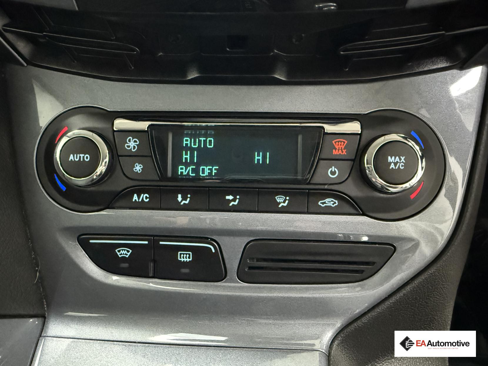 Ford Focus 1.6 Titanium Navigator Hatchback 5dr Petrol Powershift Euro 5 (125 ps)