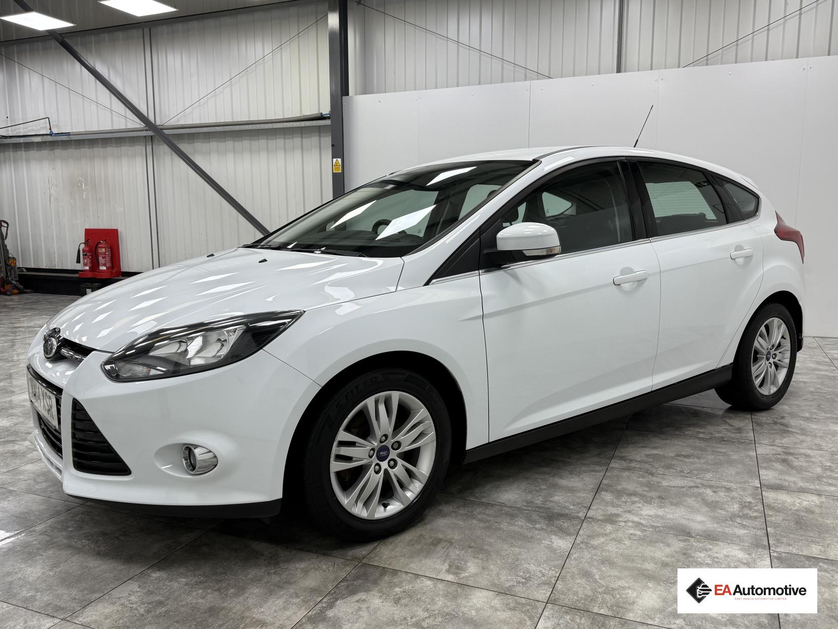 Ford Focus 1.6 Titanium Navigator Hatchback 5dr Petrol Powershift Euro 5 (125 ps)