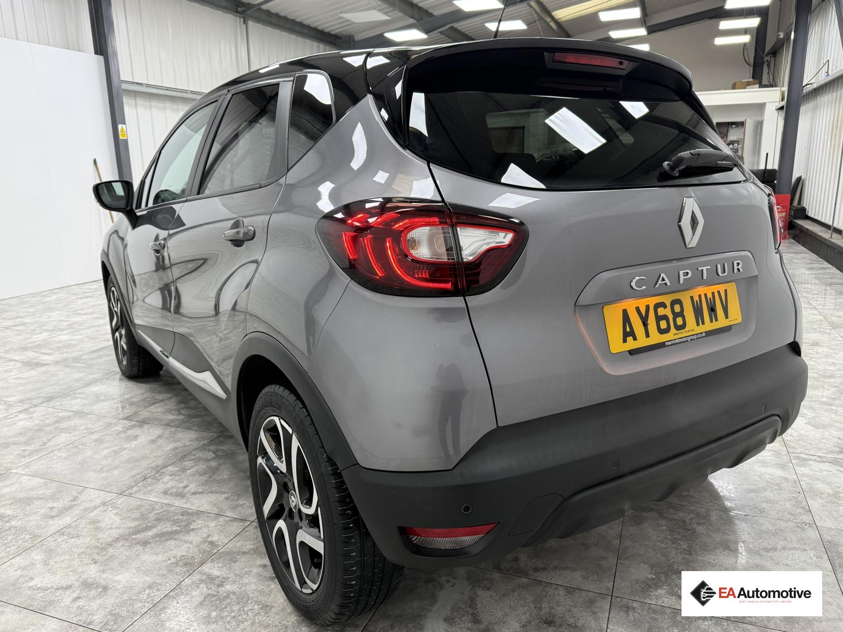 Renault Captur 0.9 TCe ENERGY Iconic SUV 5dr Petrol Manual Euro 6 (s/s) (90 ps)