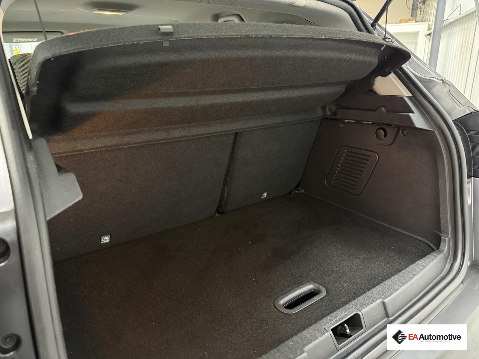 Renault Captur 0.9 TCe ENERGY Iconic SUV 5dr Petrol Manual Euro 6 (s/s) (90 ps)