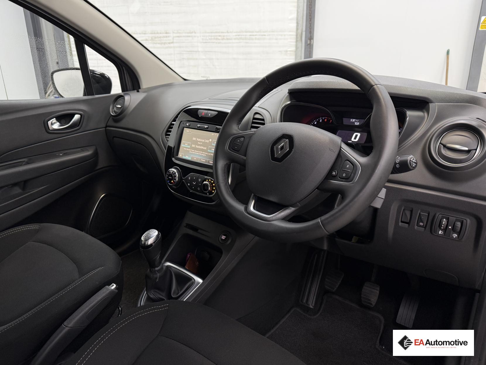 Renault Captur 0.9 TCe ENERGY Iconic SUV 5dr Petrol Manual Euro 6 (s/s) (90 ps)