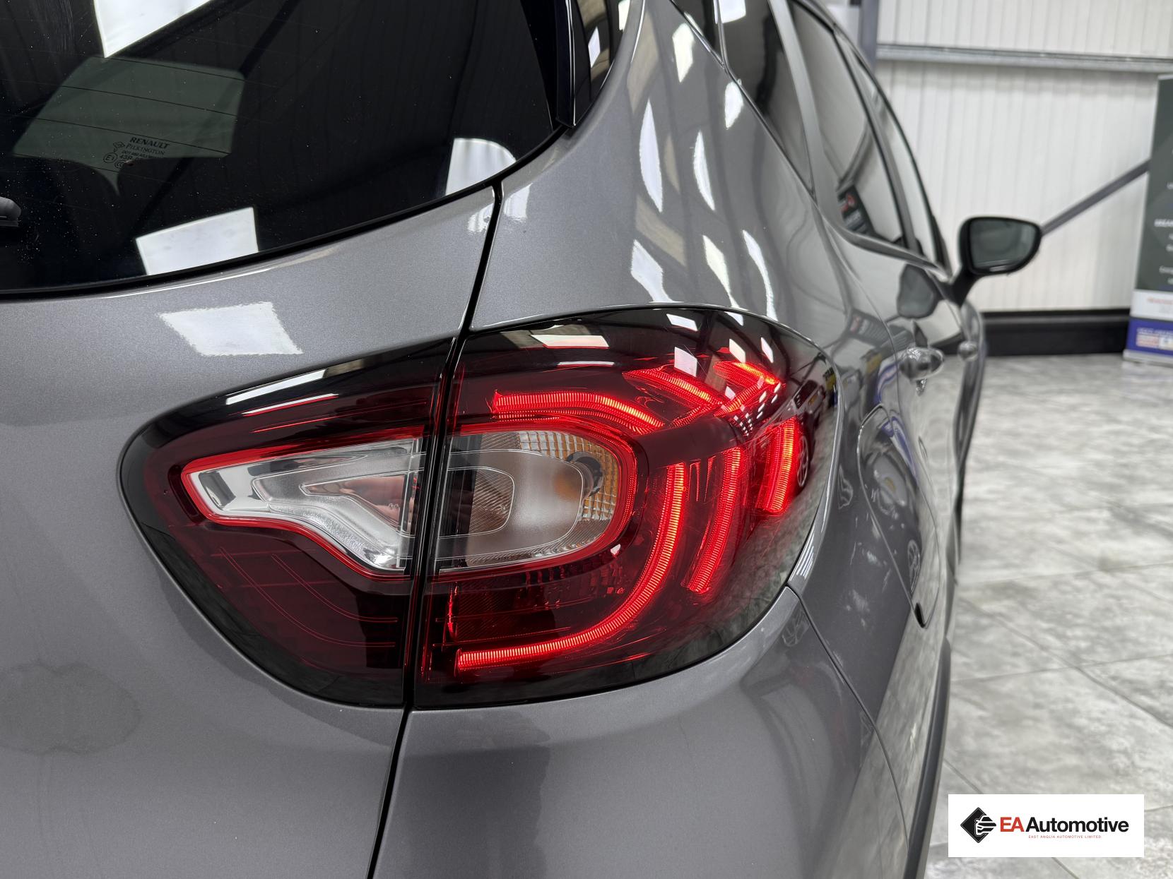 Renault Captur 0.9 TCe ENERGY Iconic SUV 5dr Petrol Manual Euro 6 (s/s) (90 ps)