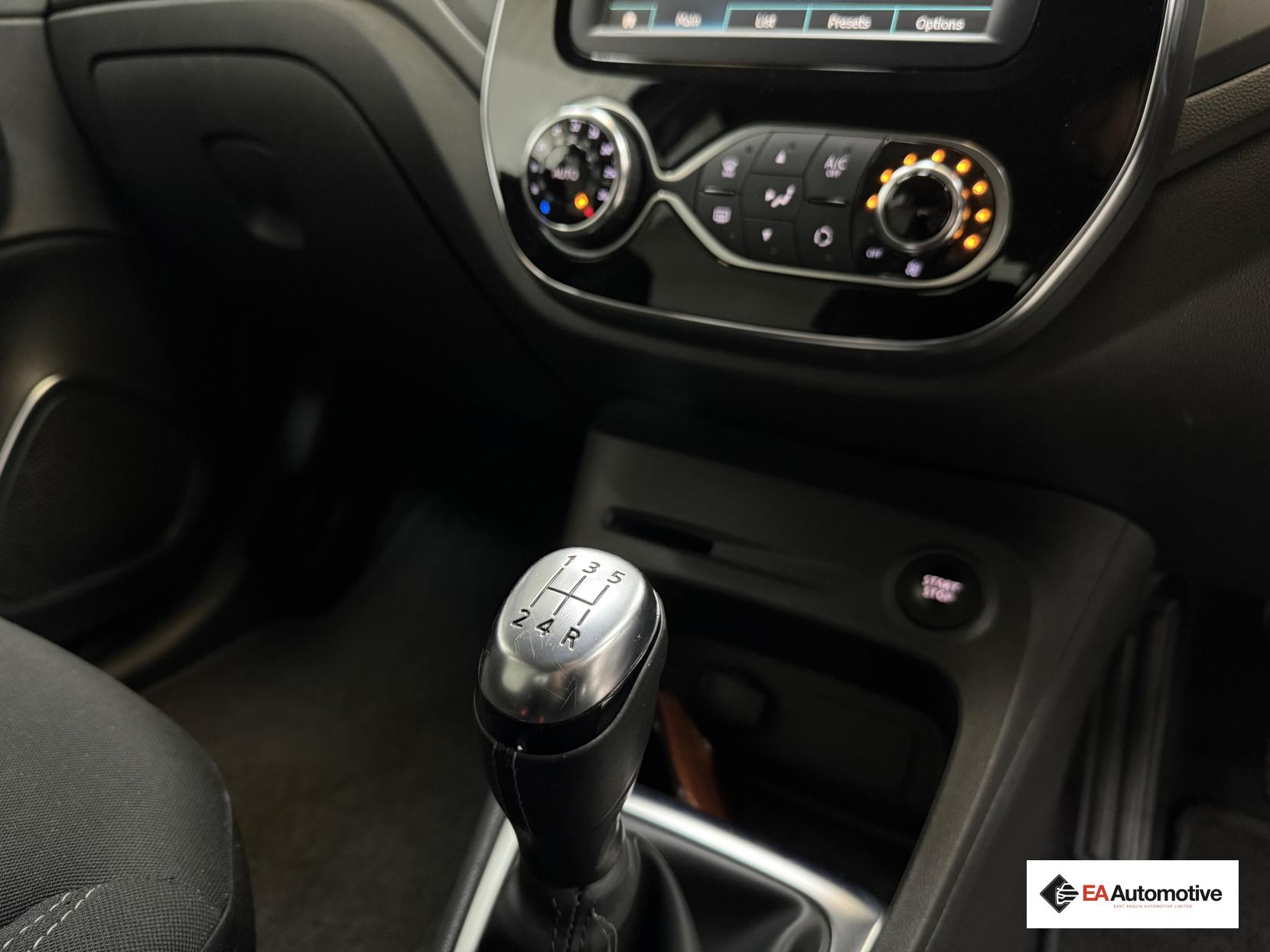 Renault Captur 0.9 TCe ENERGY Iconic SUV 5dr Petrol Manual Euro 6 (s/s) (90 ps)