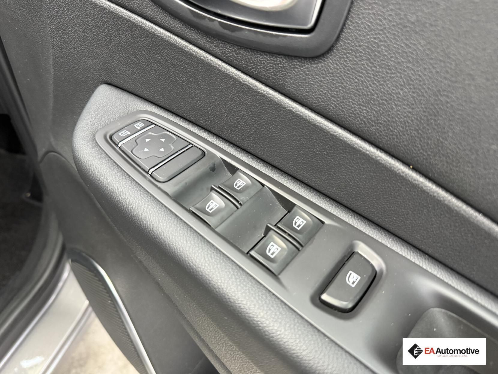 Renault Captur 0.9 TCe ENERGY Iconic SUV 5dr Petrol Manual Euro 6 (s/s) (90 ps)