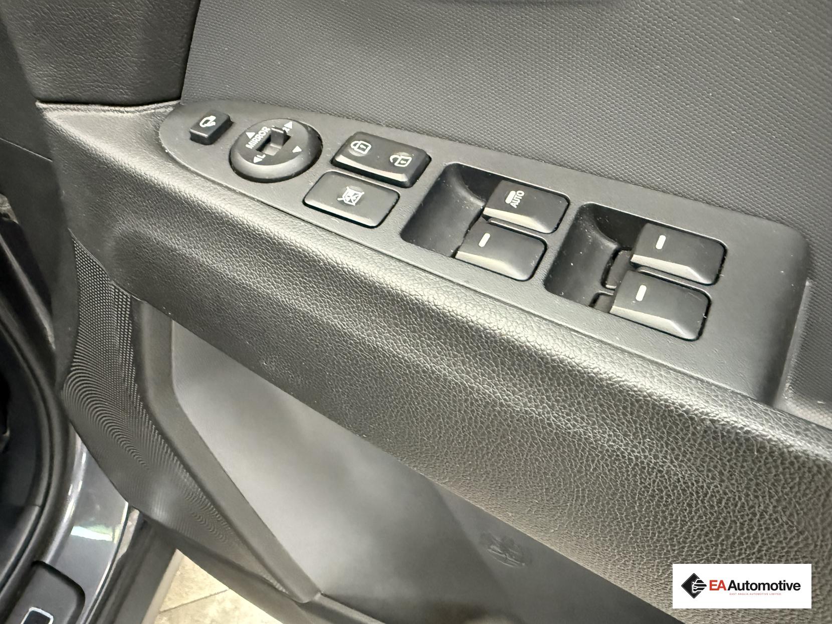 Kia Sportage 1.7 CRDi EcoDynamics 4 SUV 5dr Diesel Manual 2WD Euro 5 (s/s) (114 bhp)