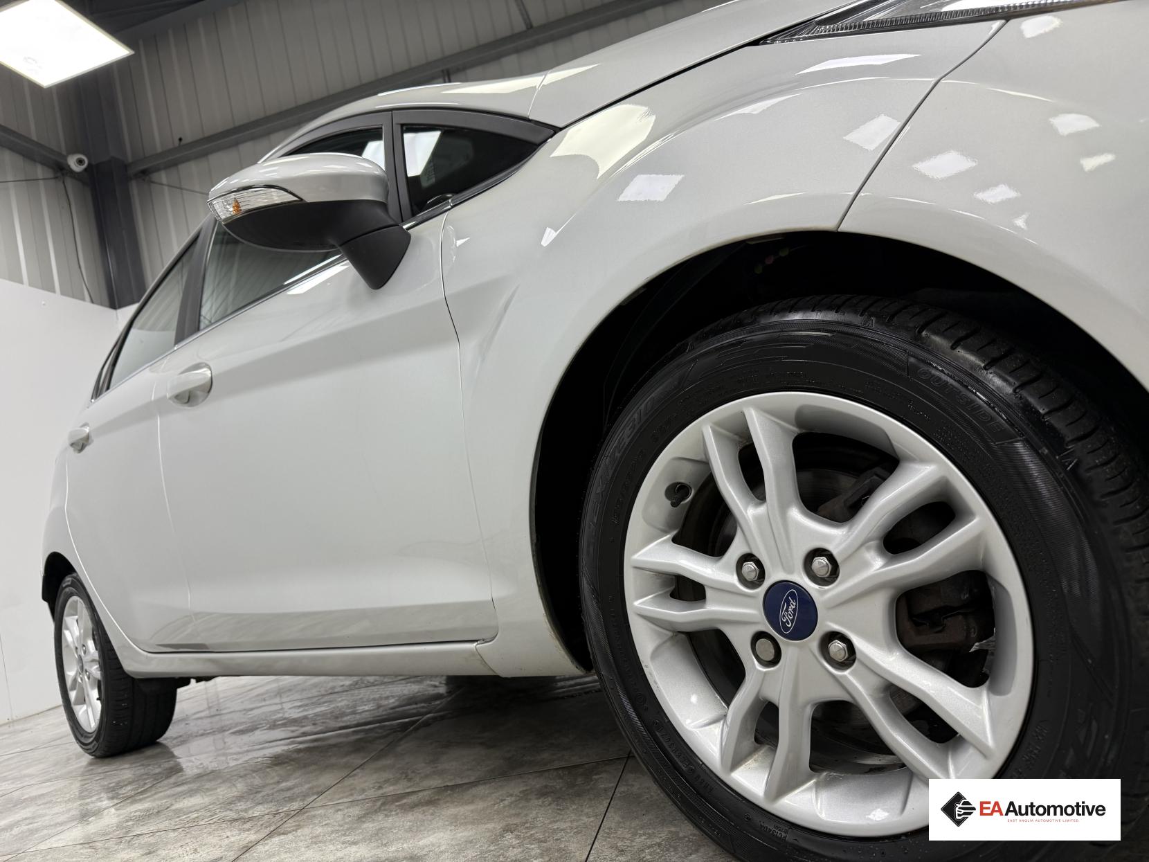 Ford Fiesta 1.0T EcoBoost Zetec Hatchback 5dr Petrol Powershift Euro 6 (100 ps)