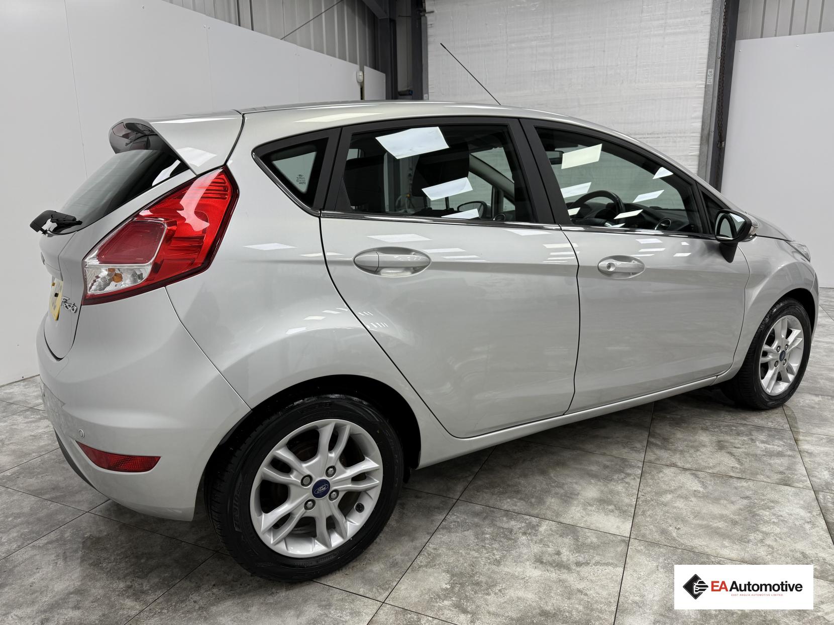 Ford Fiesta 1.0T EcoBoost Zetec Hatchback 5dr Petrol Powershift Euro 6 (100 ps)