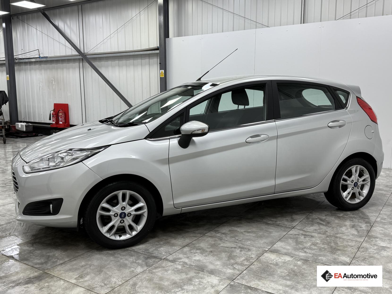 Ford Fiesta 1.0T EcoBoost Zetec Hatchback 5dr Petrol Powershift Euro 6 (100 ps)